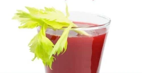 Homemade V8 juicer recipe ingredients and final juice in a glass